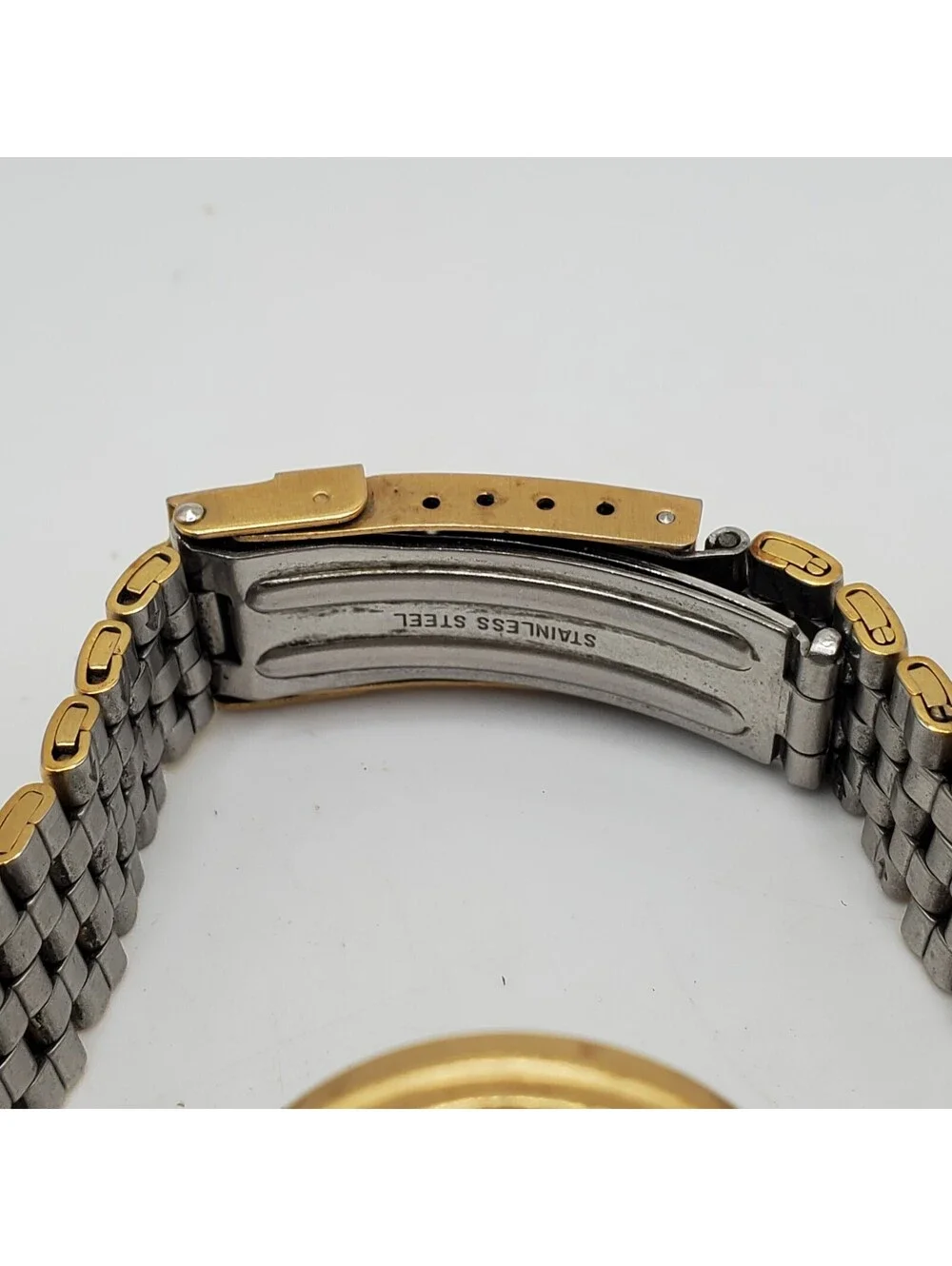 Guess Watch Womens 24mm Gold Tone Round Dial New Battery